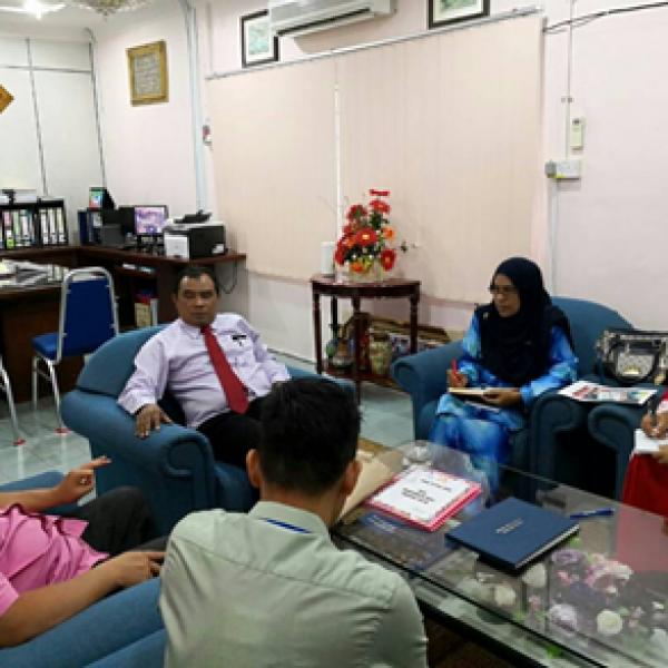 Kunjungan SMK Petra jaya 02